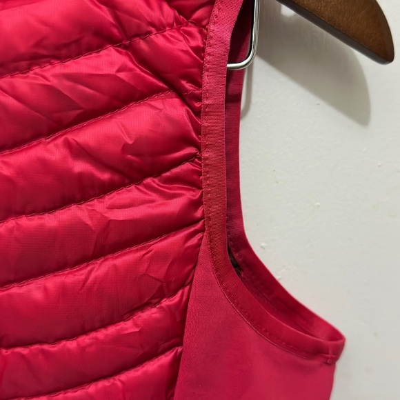 354 Eddie Bauer|NWT $129 Women’s Blossom Red MicroTherm StormDown Vest (size XS) - Picture 4 of 16